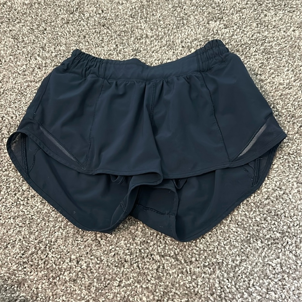 Lululemon navy hotty hot shorts size 2, 2.5”